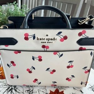 Kate Spade Staci Dancing Cherrie Medium
Color: Cream Multi/Dancing Cherrie